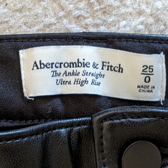 Abercrombie & Fitch vegan leather pants - Picture 3 of 4